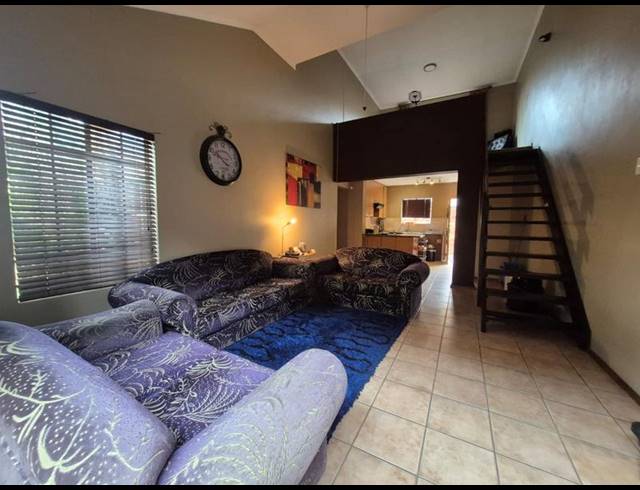 3 BEDROOM TOWNHOUSE FOR SALE IN RADIOKOP